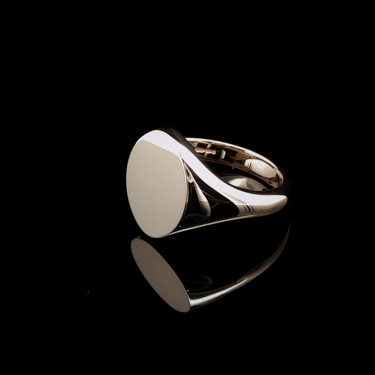 9ct Yellow Gold Oval Signet Ring, 10g