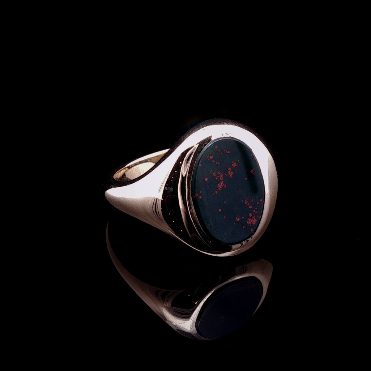 9ct Yellow Gold Oval Bloodstone Signet Ring, 9.4g