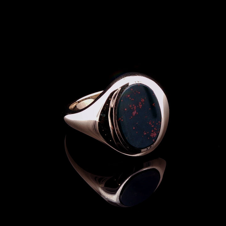 9ct Yellow Gold Oval Bloodstone Signet Ring, 9.4g