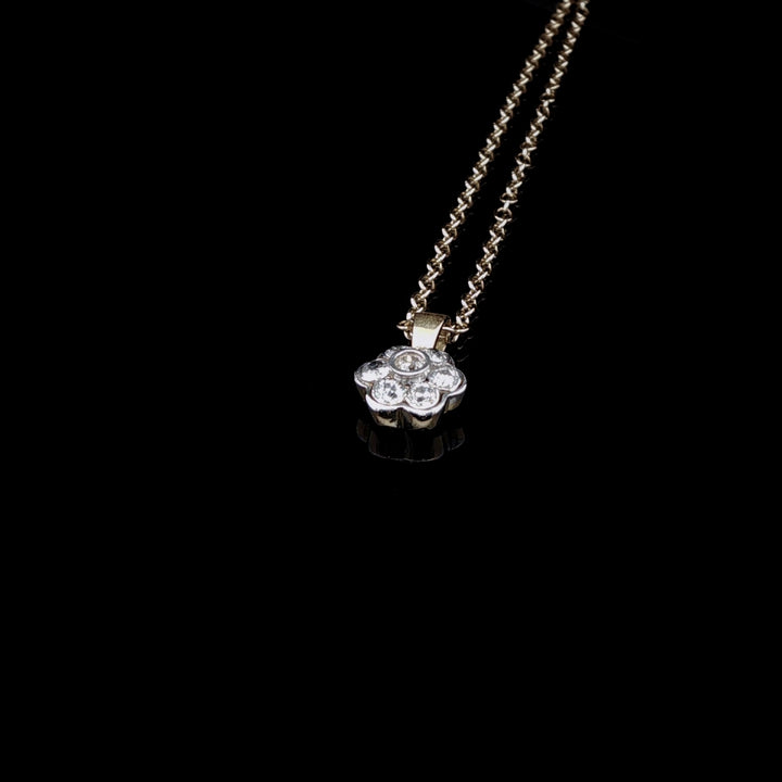 Vintage 18ct Gold Seven Diamond Daisy Cluster Pendant