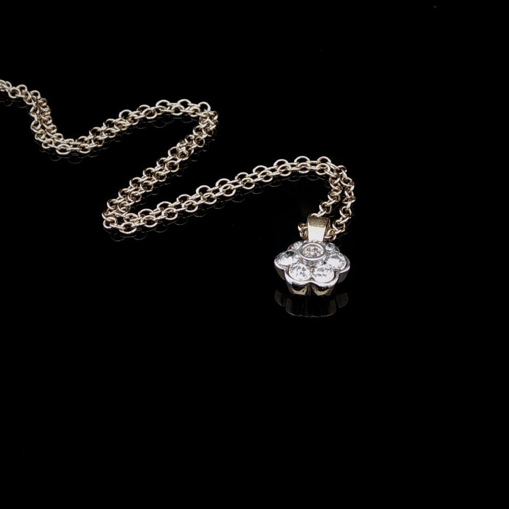 Vintage 18ct Gold Seven Diamond Daisy Cluster Pendant