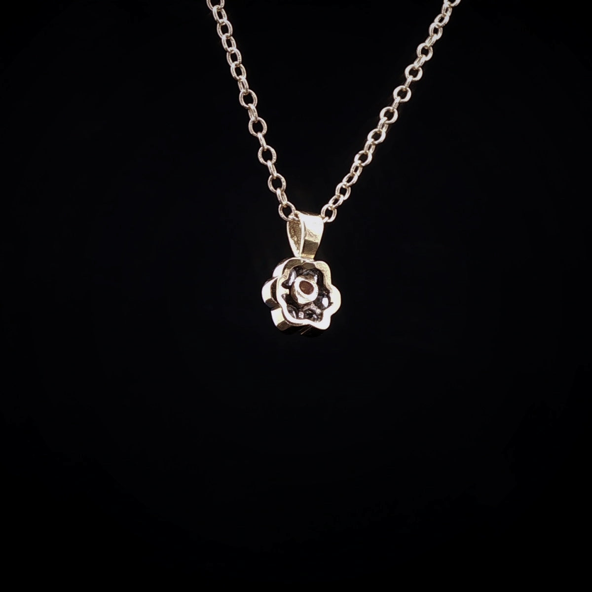 Vintage 18ct Gold Seven Diamond Daisy Cluster Pendant