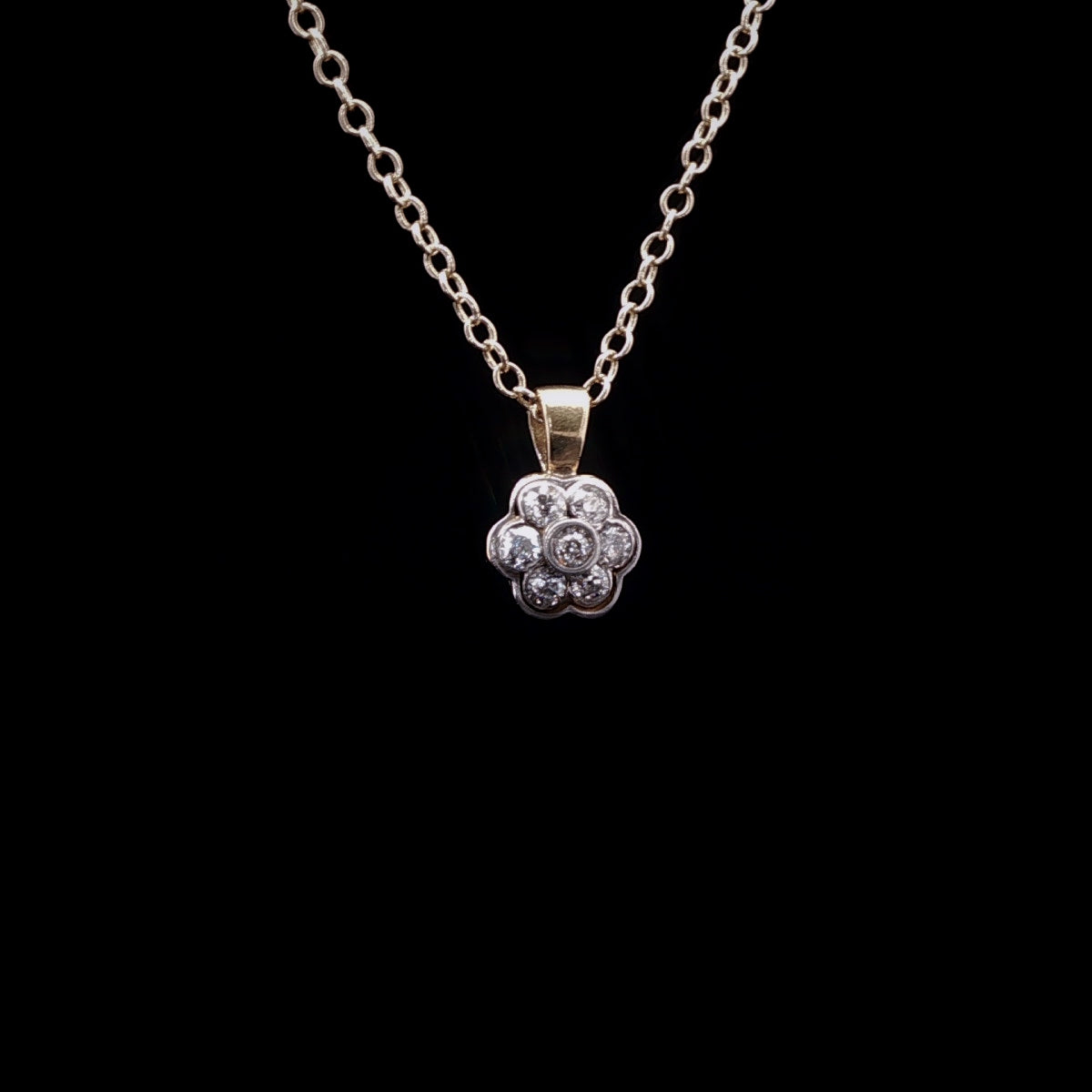 Vintage 18ct Gold Seven Diamond Daisy Cluster Pendant