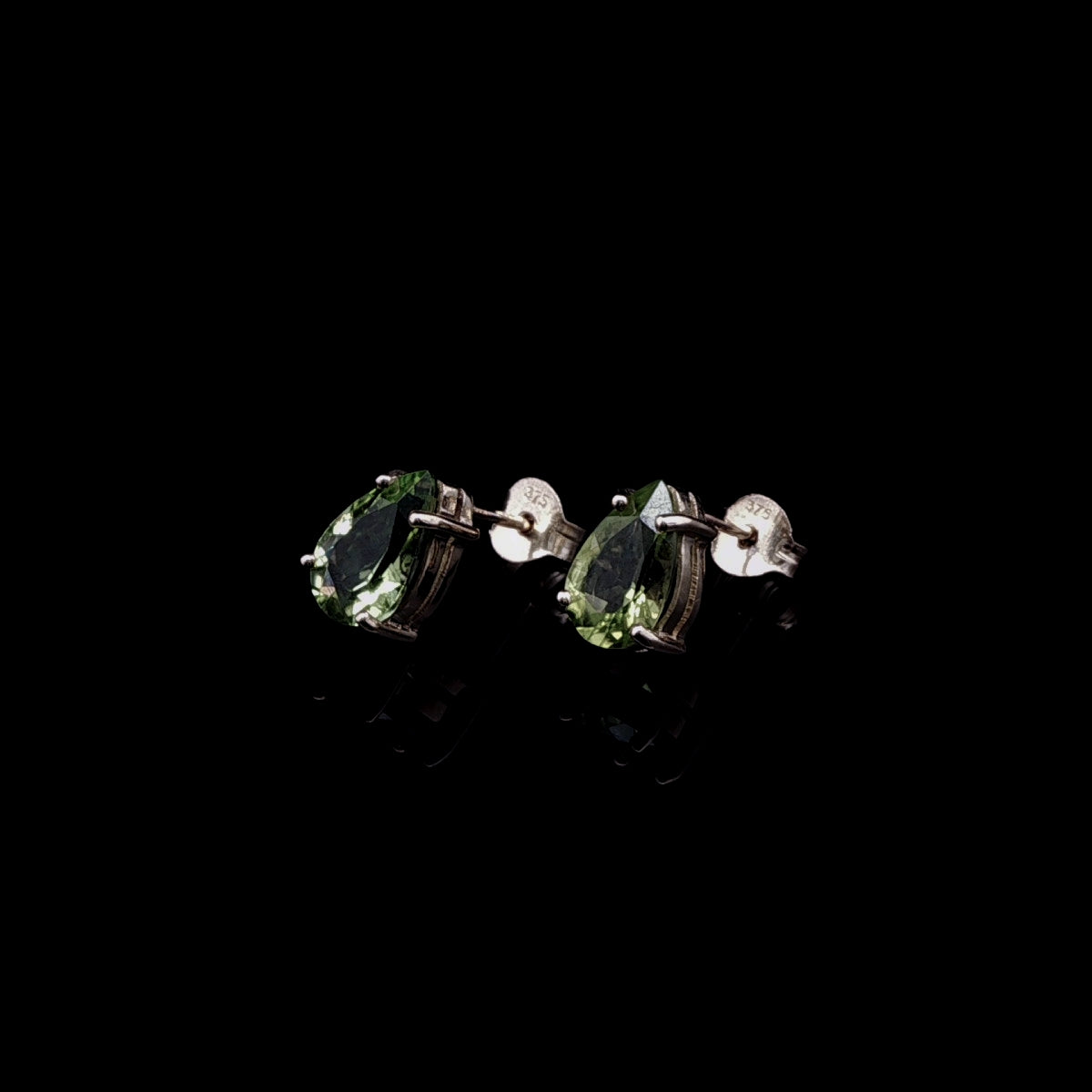 9ct Yellow Gold Pear Shaped Peridot Stud Earrings