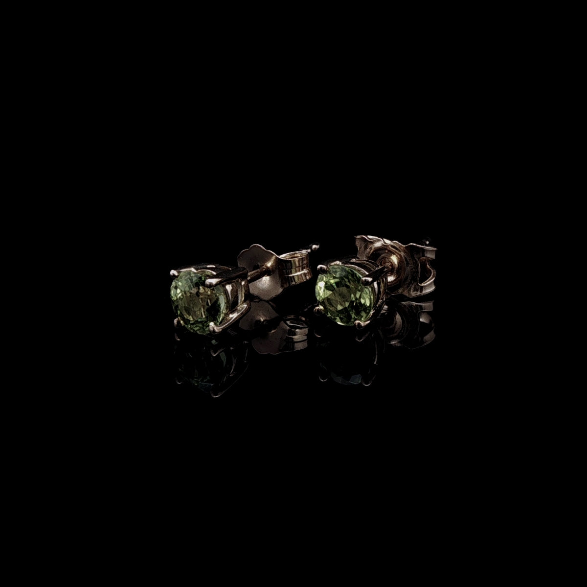 9ct Yellow Gold Round Peridot Claw Set Stud Earrings