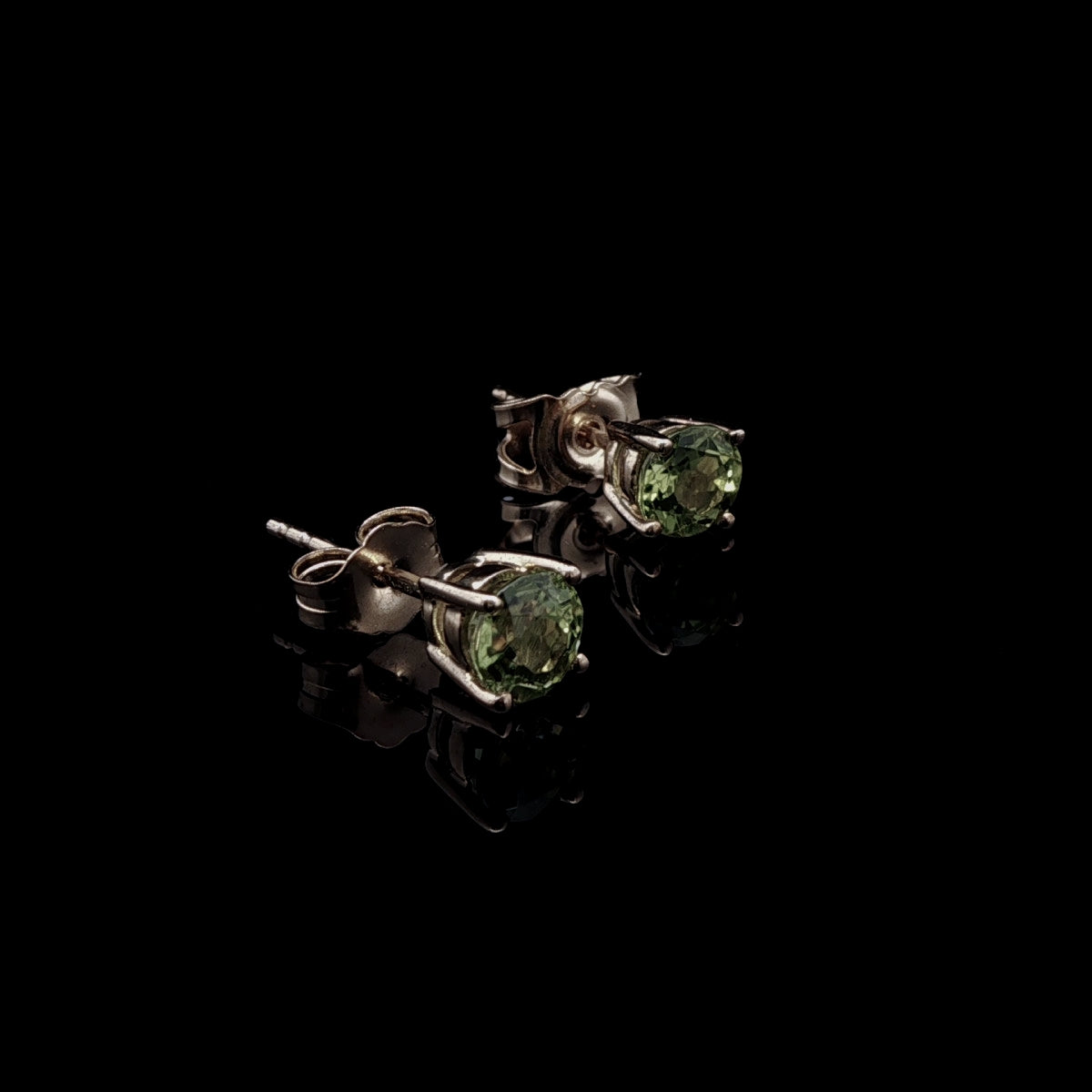 9ct Yellow Gold Round Peridot Claw Set Stud Earrings