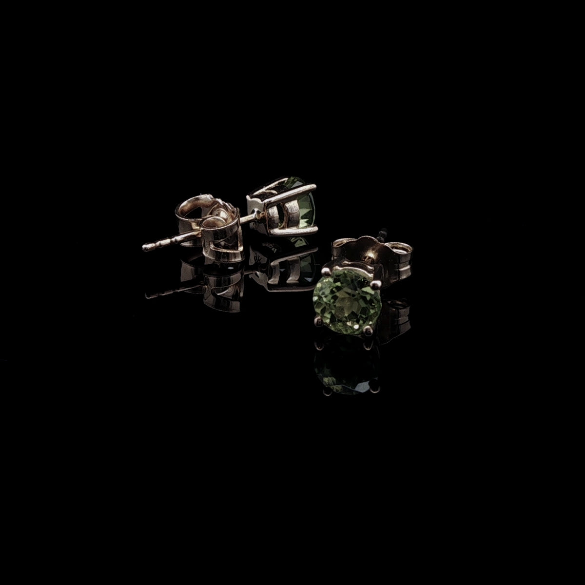 9ct Yellow Gold Round Peridot Claw Set Stud Earrings