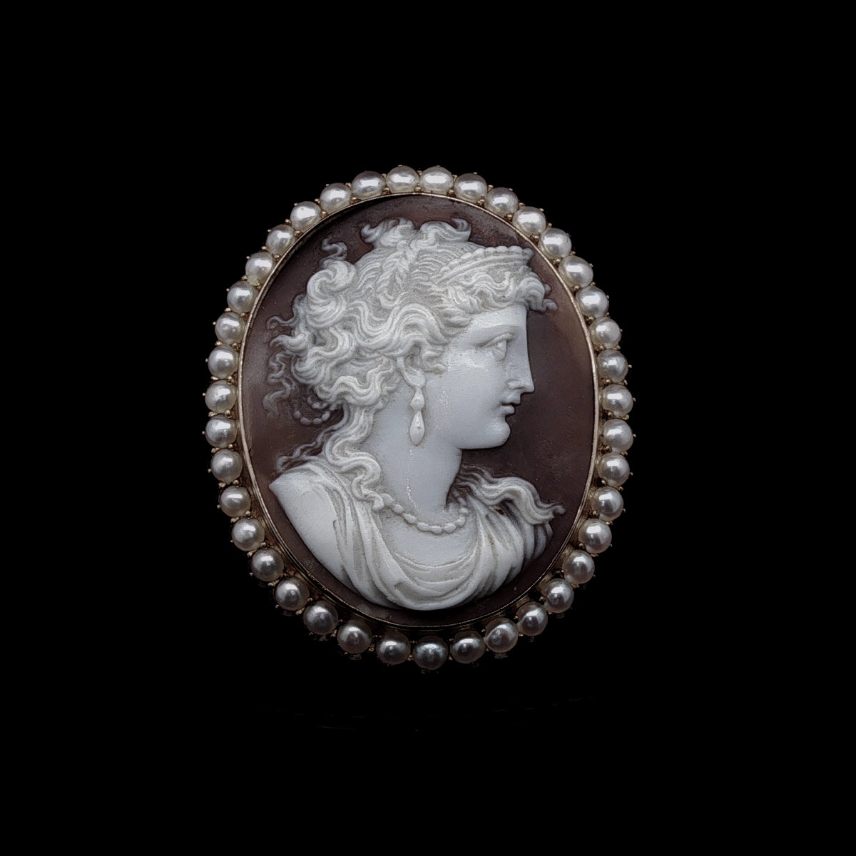 Antique Victorian 15ct Yellow Gold Shell Cameo Brooch/Pendant with Seed Pearl Border, Circa 1870