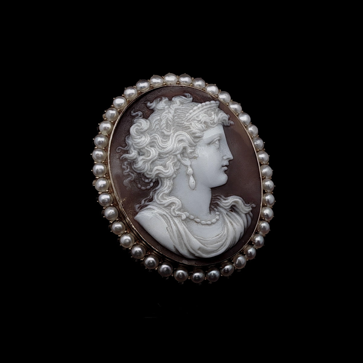 Antique Victorian 15ct Yellow Gold Shell Cameo Brooch/Pendant with Seed Pearl Border, Circa 1870