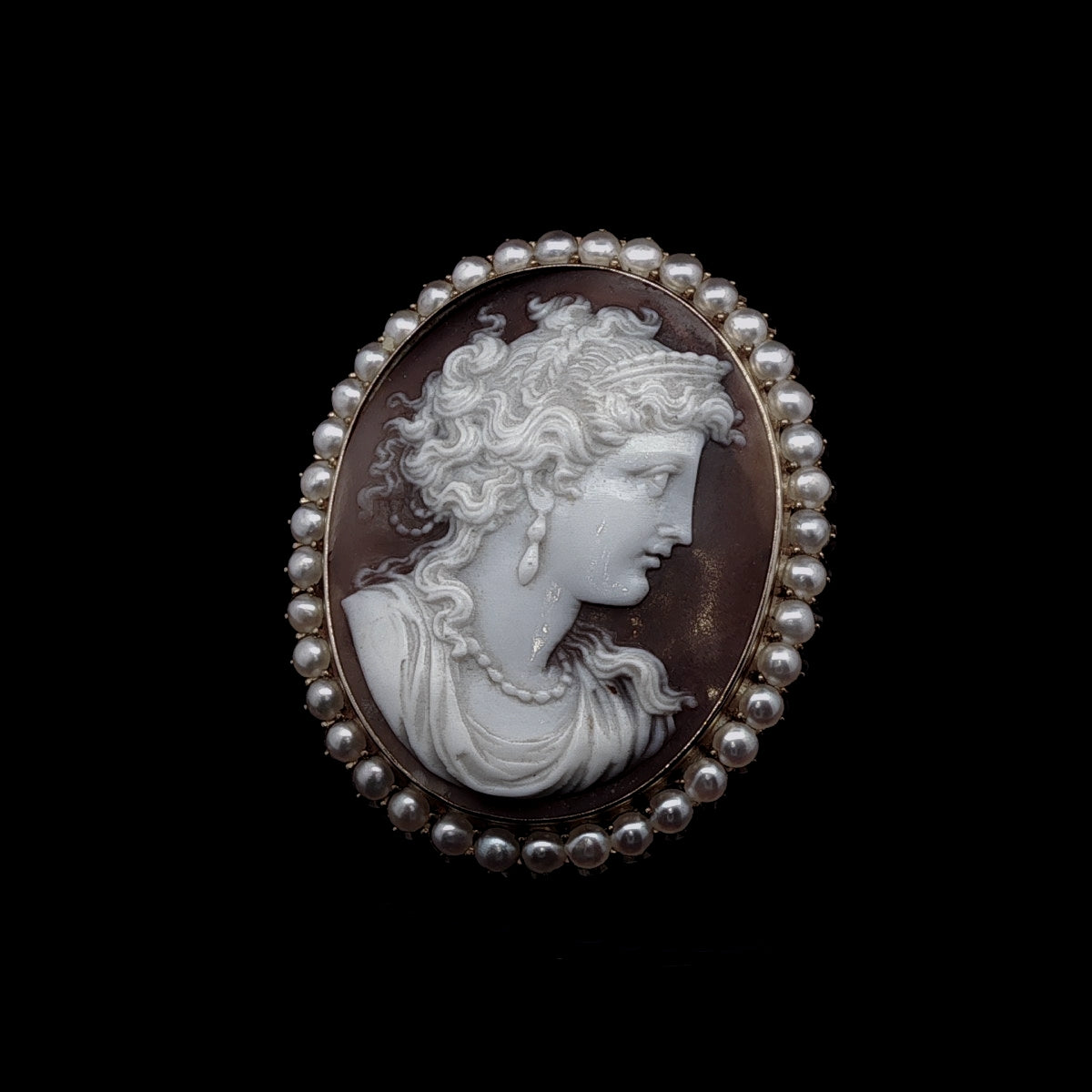 Antique Victorian 15ct Yellow Gold Shell Cameo Brooch/Pendant with Seed Pearl Border, Circa 1870