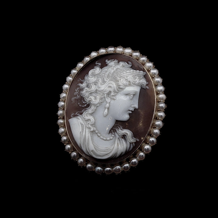 Antique Victorian 15ct Yellow Gold Shell Cameo Brooch/Pendant with Seed Pearl Border, Circa 1870