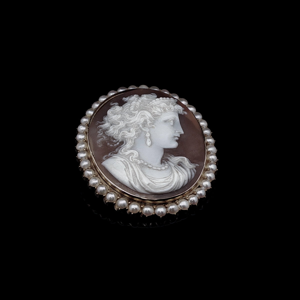 Antique Victorian 15ct Yellow Gold Shell Cameo Brooch/Pendant with Seed Pearl Border, Circa 1870