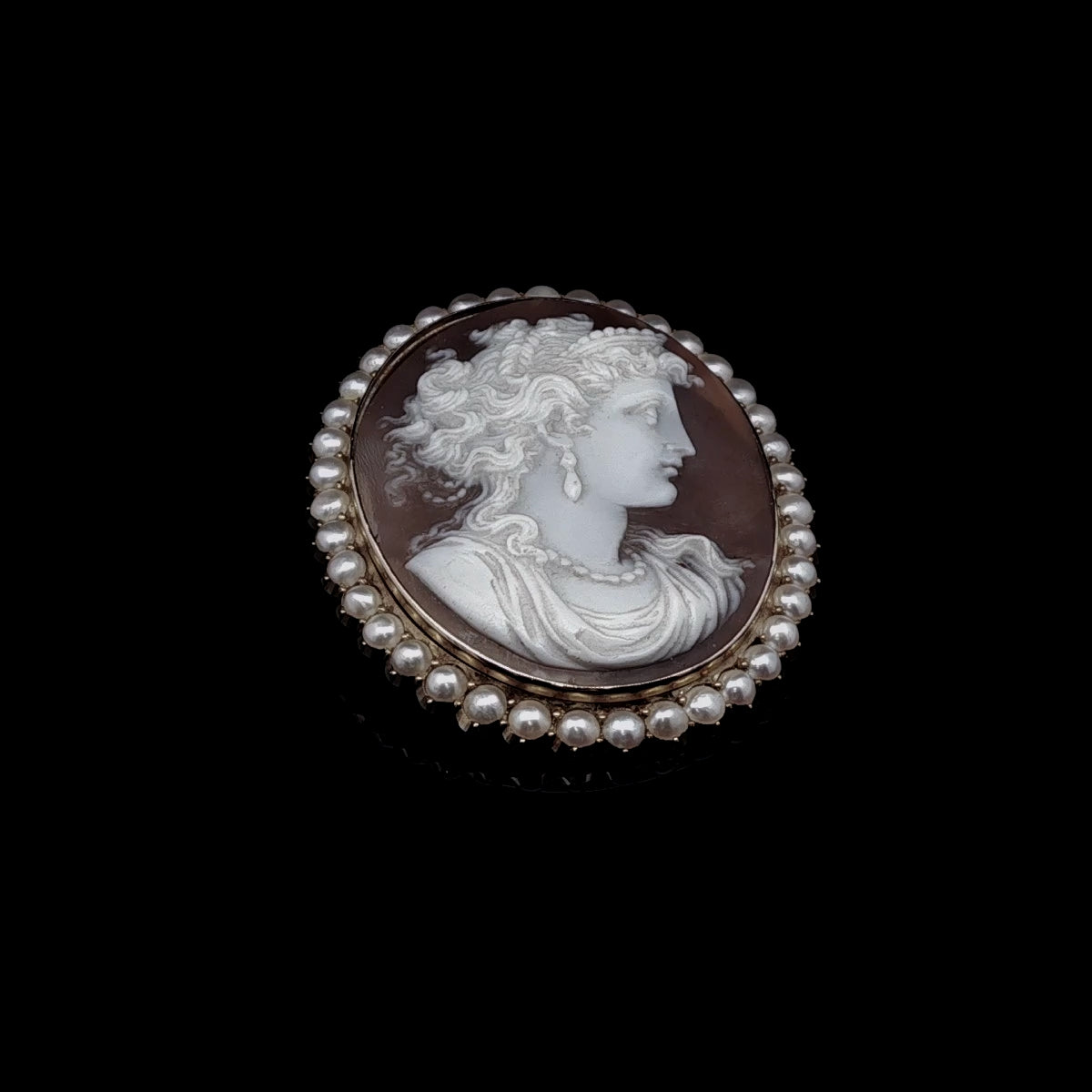 Antique Victorian 15ct Yellow Gold Shell Cameo Brooch/Pendant with Seed Pearl Border, Circa 1870
