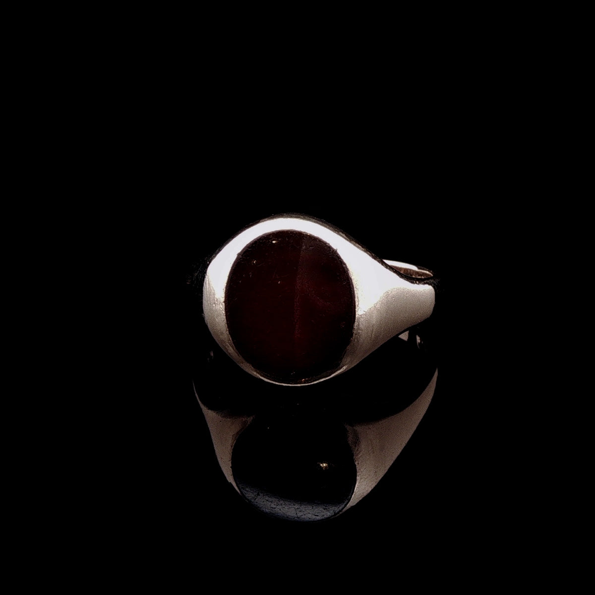 9ct Yellow Gold Oval Carnelian Signet Ring, London 1961