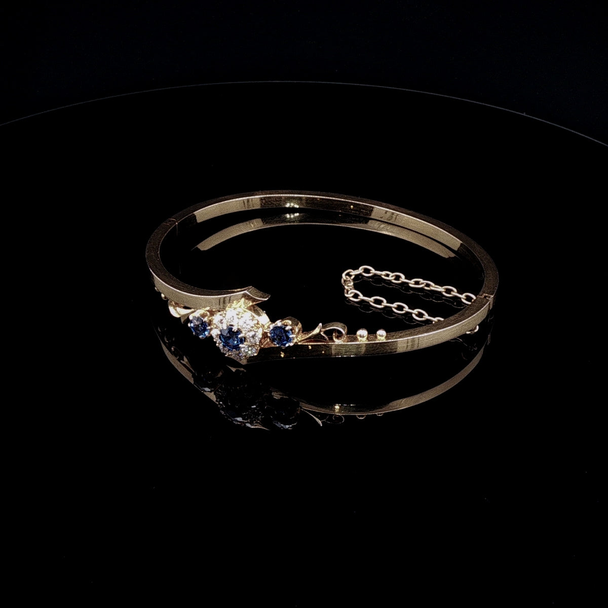 Art Deco 15ct Gold 0,65ct Sapphire and Diamond Floral Cluster Bangle, Circa 1935