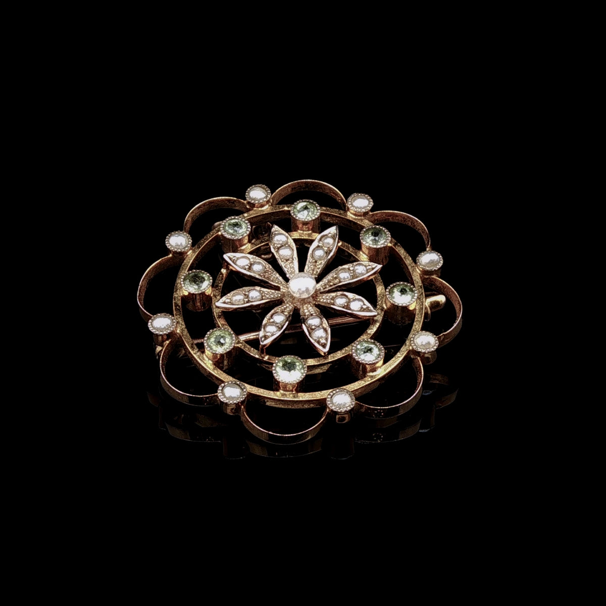 Edwardian 9ct Gold Peridot and Seed Pearl Openwork Circular Brooch / Pendant, Circa 1910