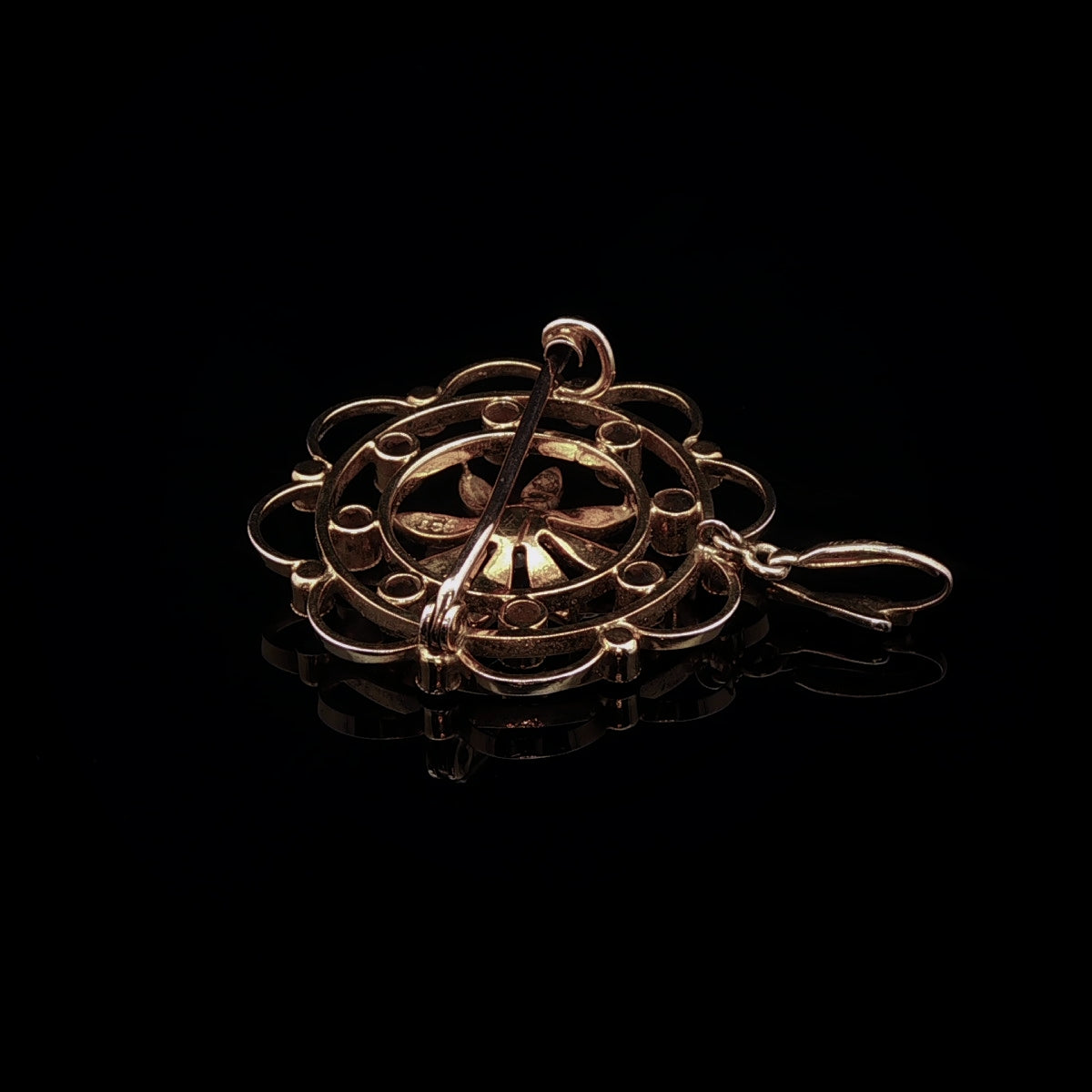 Edwardian 9ct Gold Peridot and Seed Pearl Openwork Circular Brooch / Pendant, Circa 1910