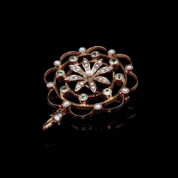 Edwardian 9ct Gold Peridot and Seed Pearl Openwork Circular Brooch / Pendant, Circa 1910