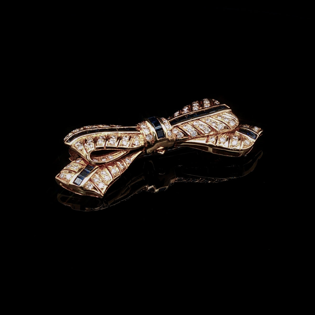 18ct Gold Diamond and Sapphire Bow Brooch/ Pendant, Circa 1990