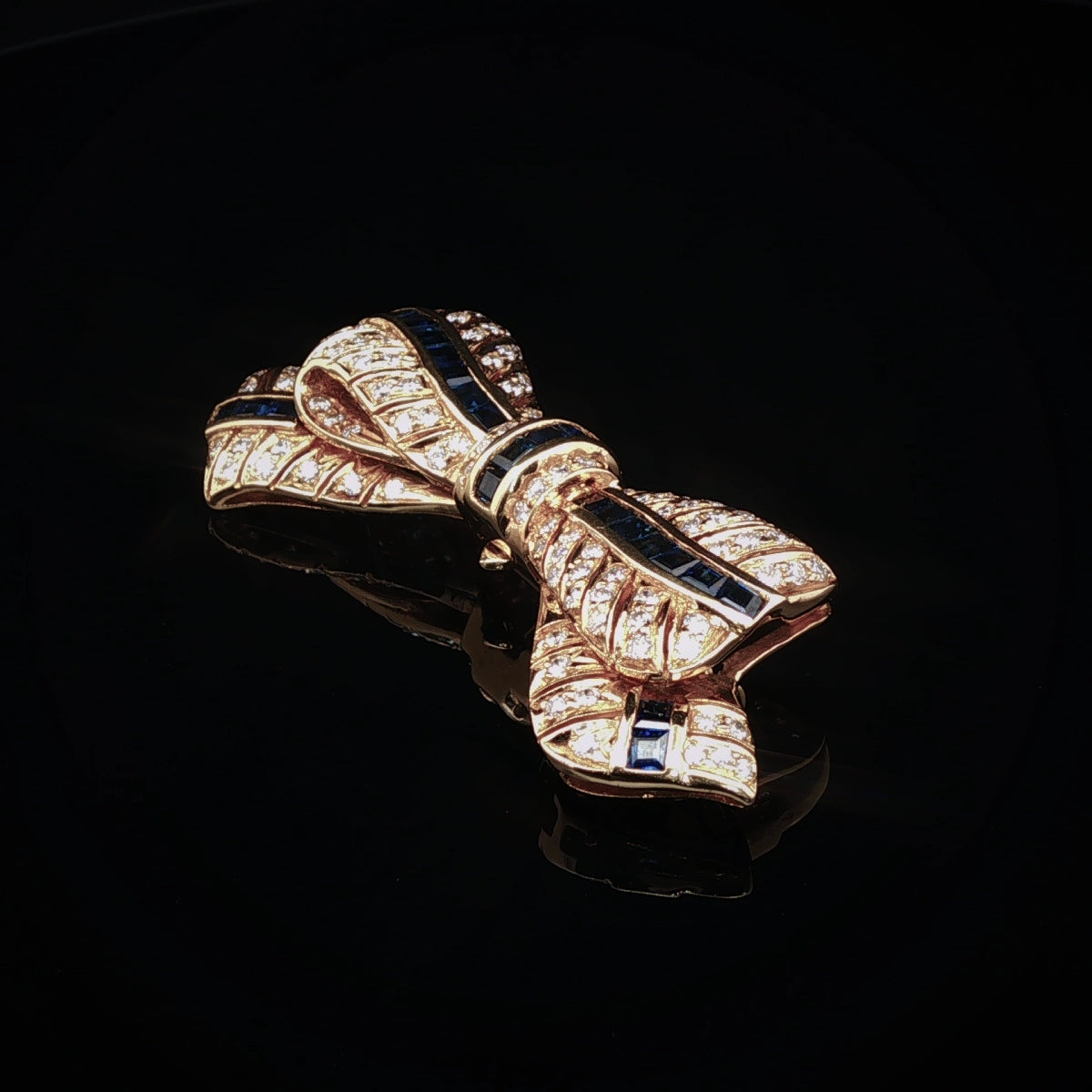 18ct Gold Diamond and Sapphire Bow Brooch/ Pendant, Circa 1990