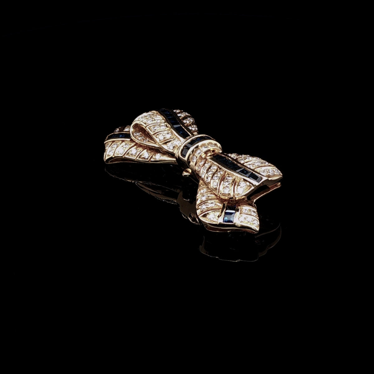 18ct Gold Diamond and Sapphire Bow Brooch/ Pendant, Circa 1990