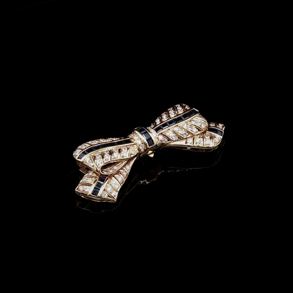 18ct Gold Diamond and Sapphire Bow Brooch/ Pendant, Circa 1990