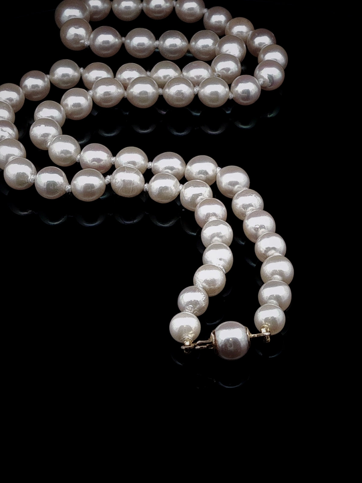 Graduated Akoya Pearl Necklace with 9ct Yellow Gold Pearl Clasp