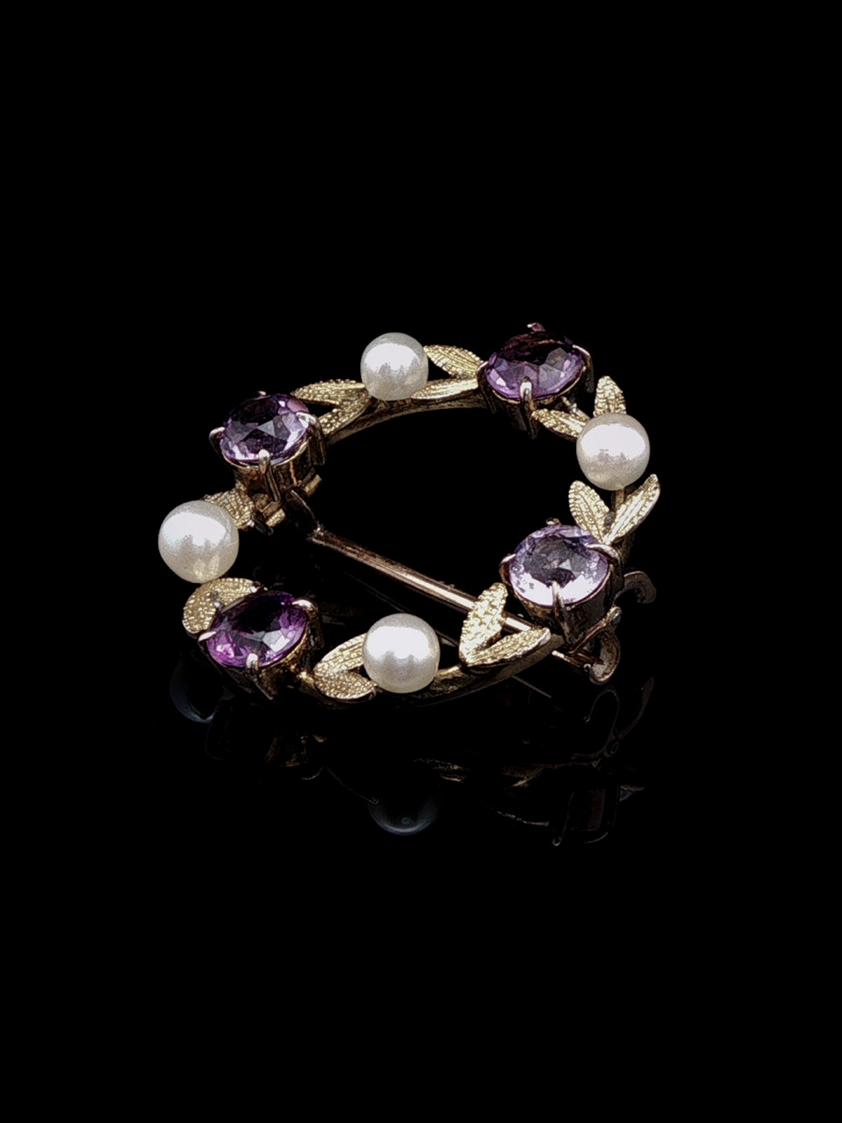 Vintage 9ct Yellow Gold Amethyst and Pearl Circular Wreath Brooch
