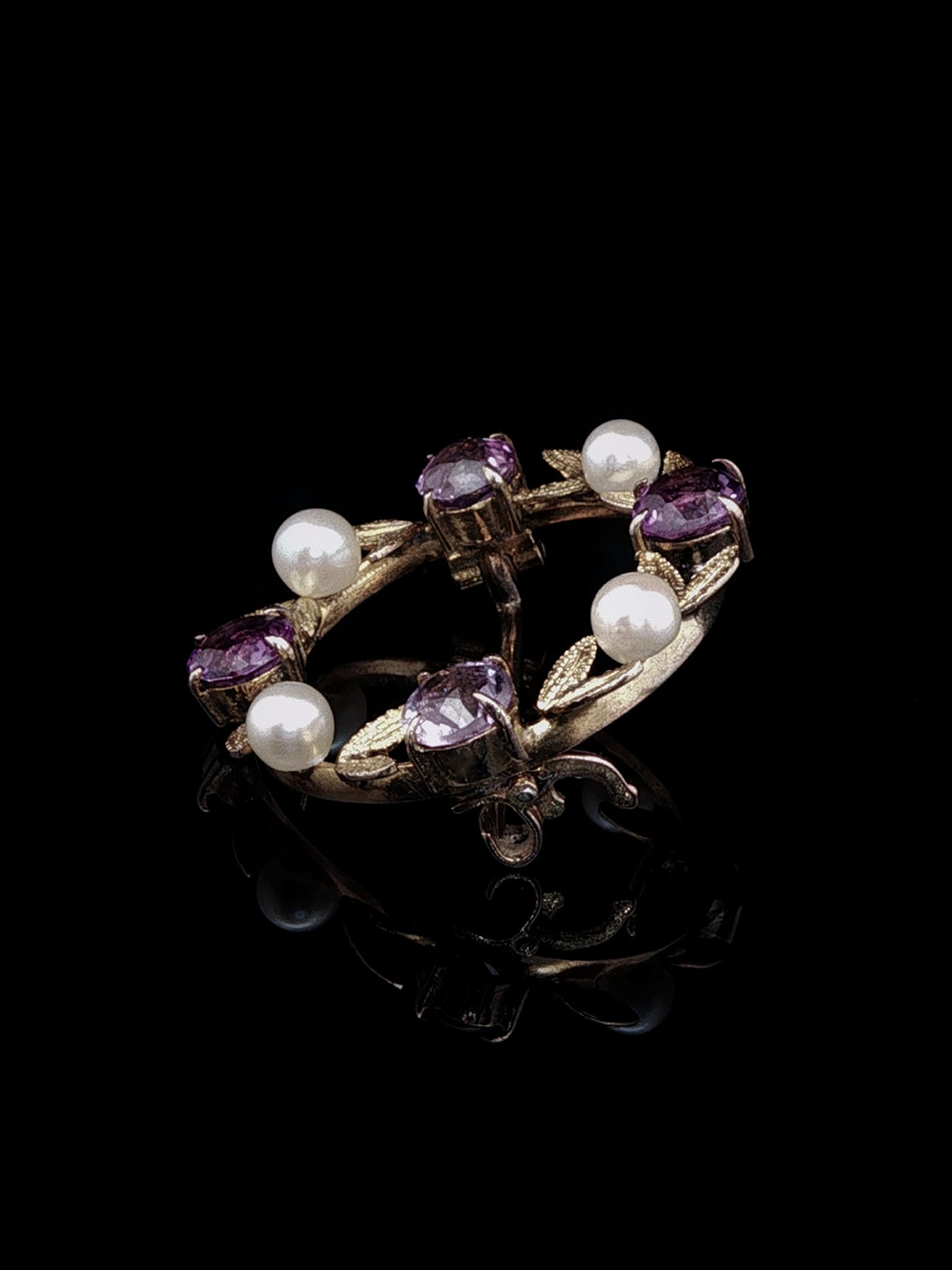 Vintage 9ct Yellow Gold Amethyst and Pearl Circular Wreath Brooch