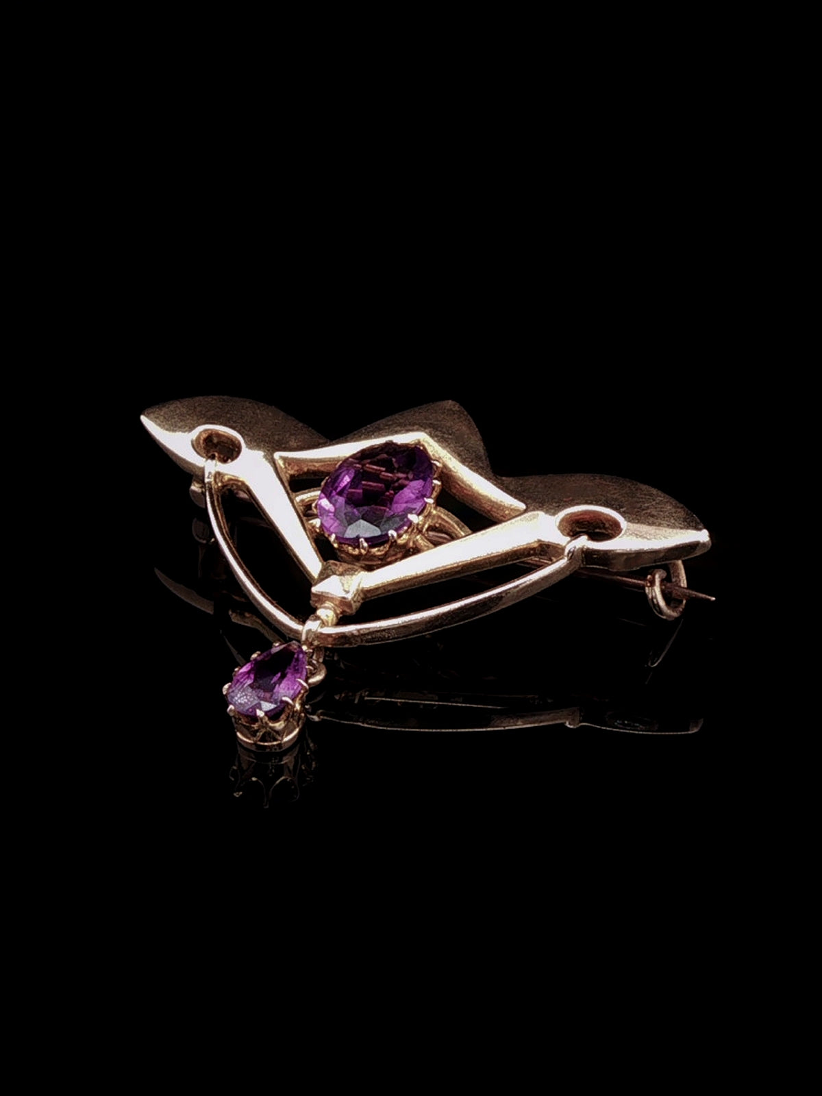 Art Nouveau 15ct Yellow Gold Amethyst Set Brooch