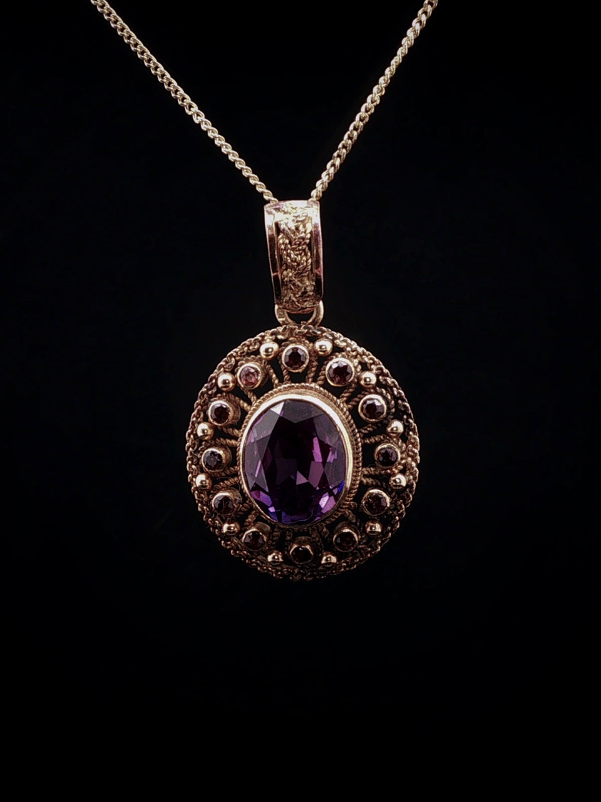 Vintage 18ct Yellow Gold Oval Amethyst and Garnet Pendant Necklace