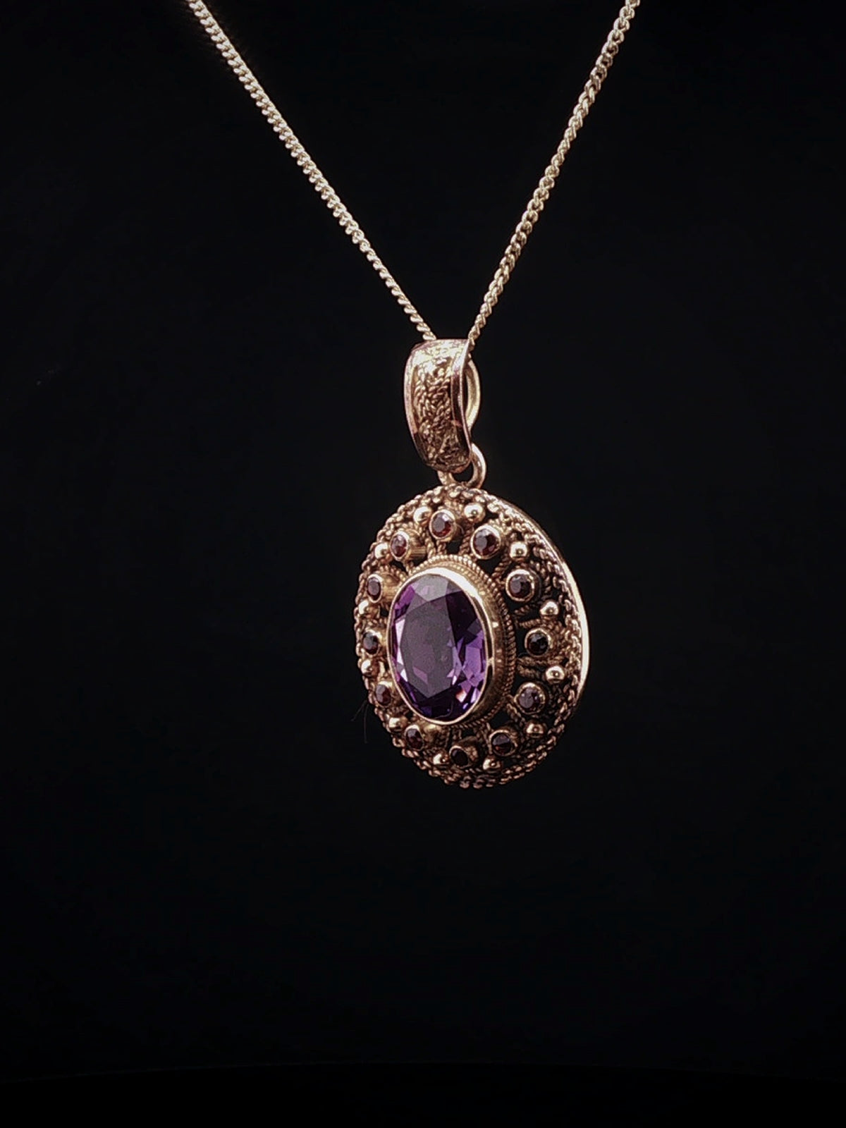 Vintage 18ct Yellow Gold Oval Amethyst and Garnet Pendant Necklace