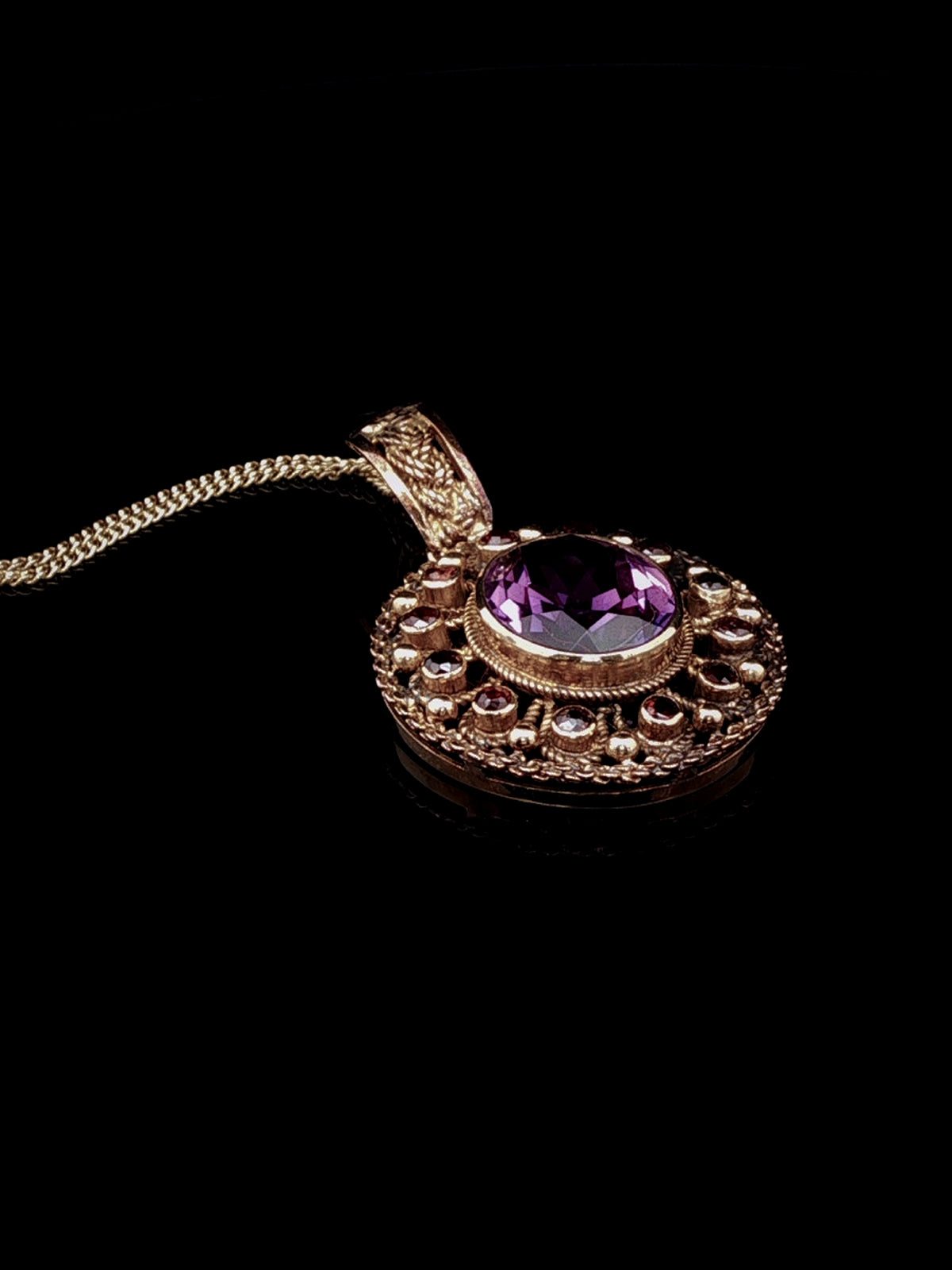 Vintage 18ct Yellow Gold Oval Amethyst and Garnet Pendant Necklace