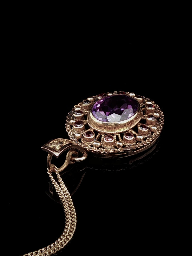 Vintage 18ct Yellow Gold Oval Amethyst and Garnet Pendant Necklace