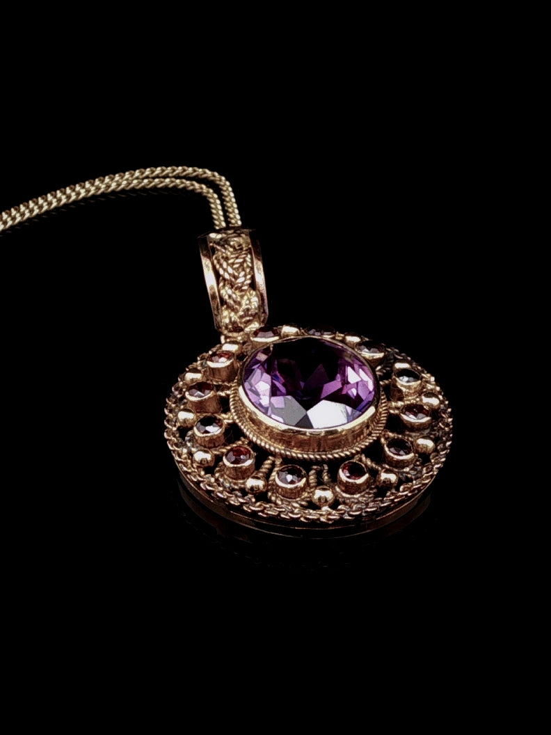 Vintage 18ct Yellow Gold Oval Amethyst and Garnet Pendant Necklace