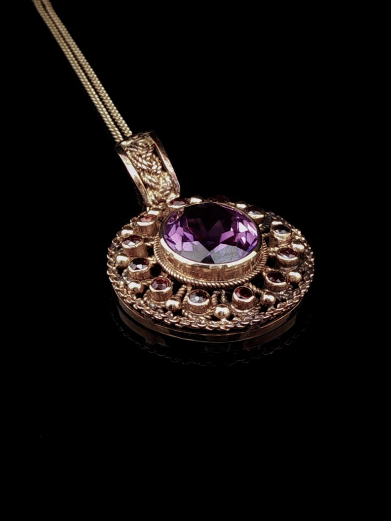 Vintage 18ct Yellow Gold Oval Amethyst and Garnet Pendant Necklace