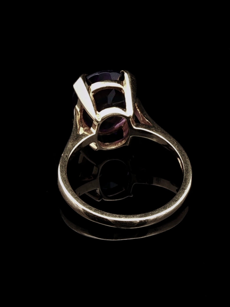 Vintage 18ct Yellow Gold Oval Amethyst Solitaire Ring