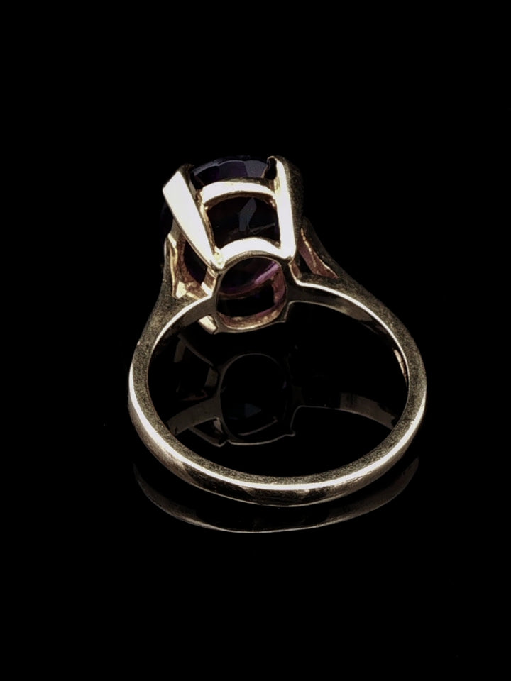 Vintage 18ct Yellow Gold Oval Amethyst Solitaire Ring