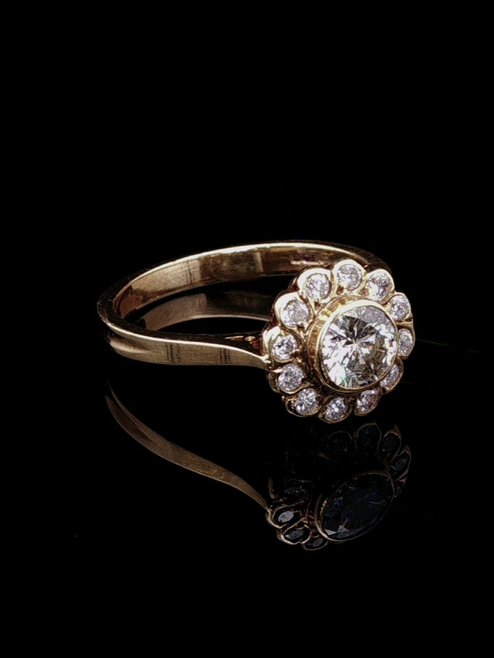 18ct Yellow Gold 0.93ct Diamond Cluster Ring, London, 1988
