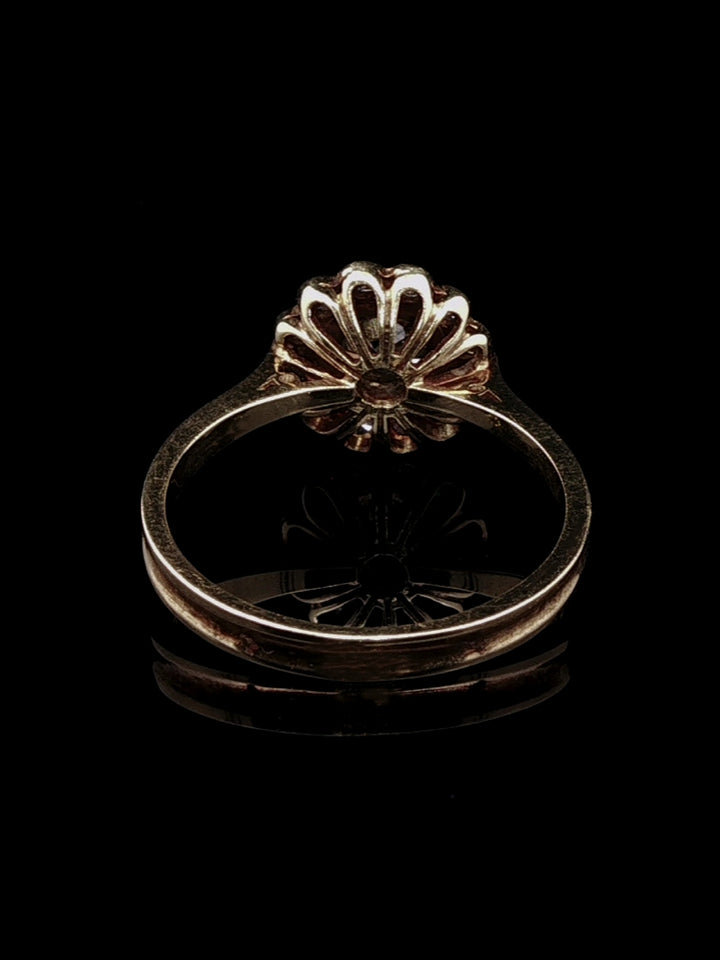 18ct Yellow Gold 0.93ct Diamond Cluster Ring, London, 1988