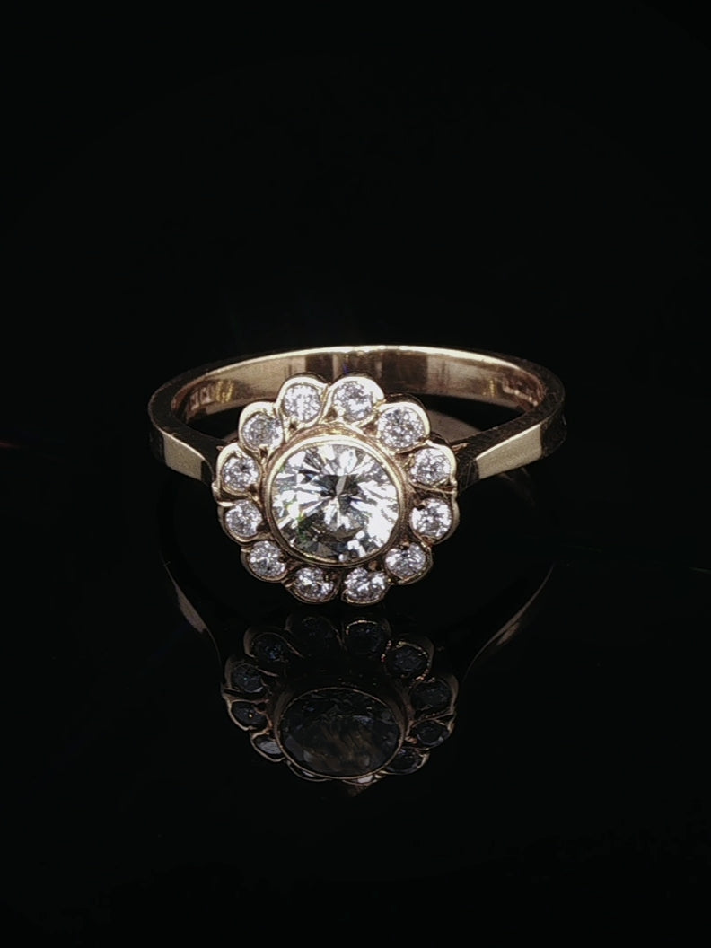 18ct Yellow Gold 0.93ct Diamond Cluster Ring, London, 1988