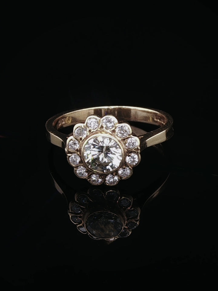 18ct Yellow Gold 0.93ct Diamond Cluster Ring, London, 1988