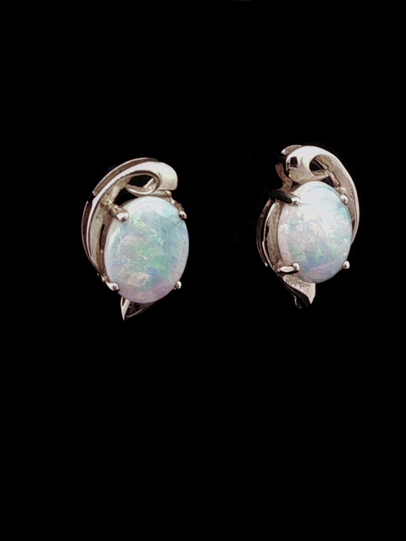 18ct Yellow Gold Opal Stud Earrings