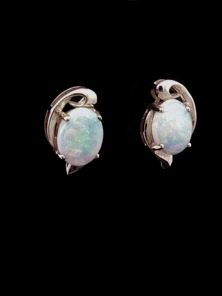 18ct Yellow Gold Opal Stud Earrings