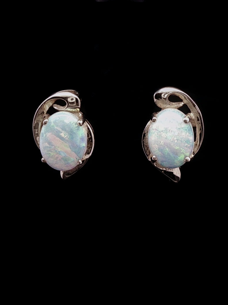 18ct Yellow Gold Opal Stud Earrings