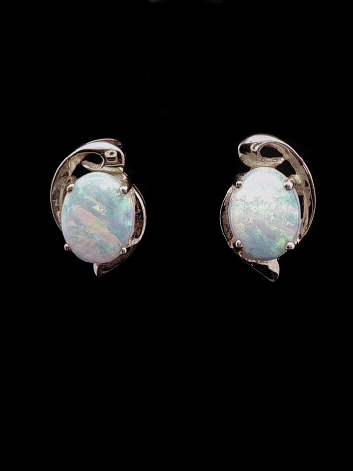 18ct Yellow Gold Opal Stud Earrings