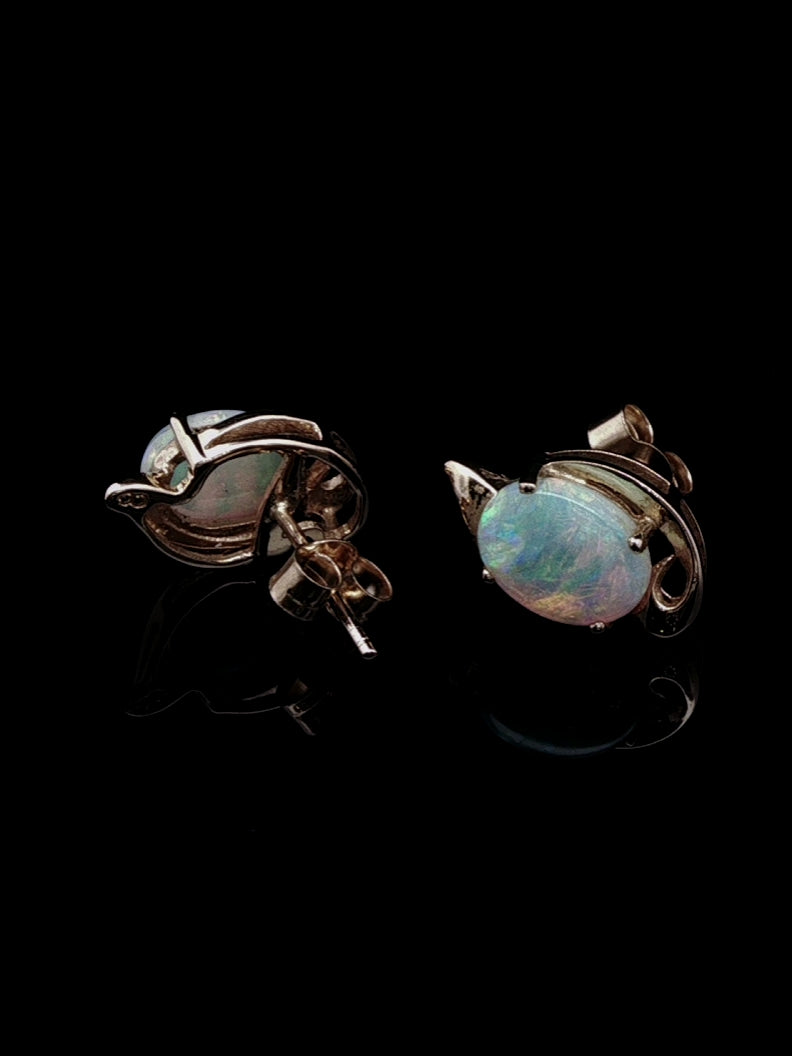 18ct Yellow Gold Opal Stud Earrings