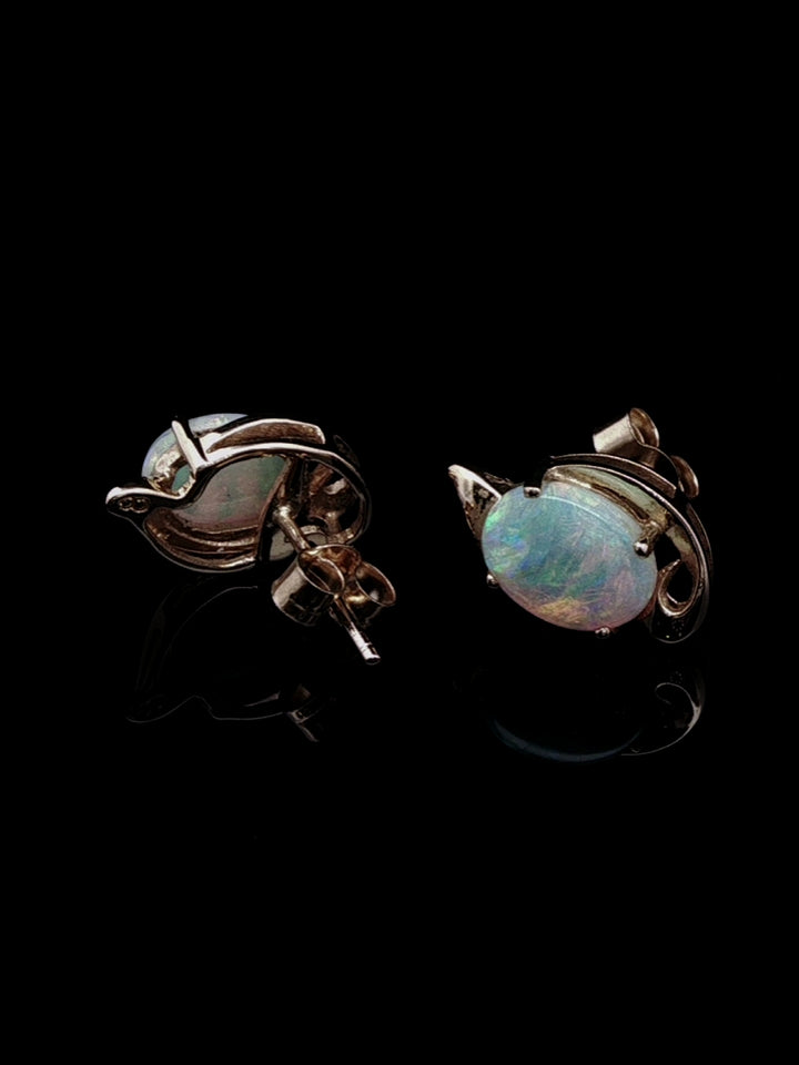 18ct Yellow Gold Opal Stud Earrings