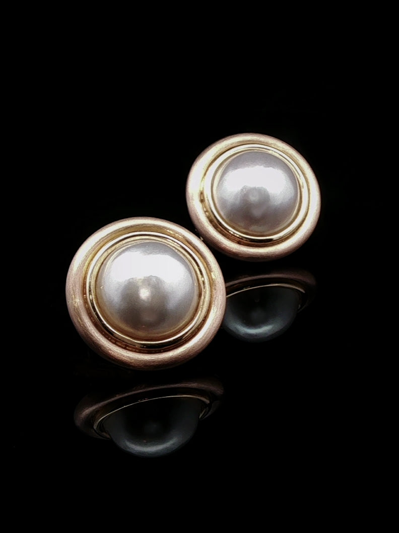 Vintage 18ct Yellow Gold Mabé Pearl Earrings