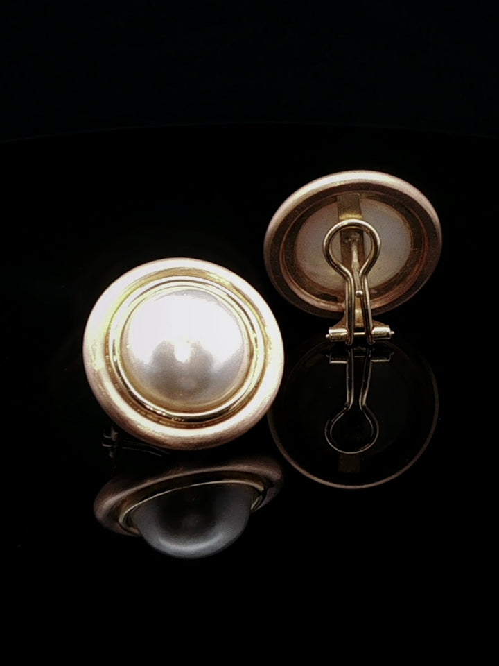 Vintage 18ct Yellow Gold Mabé Pearl Earrings